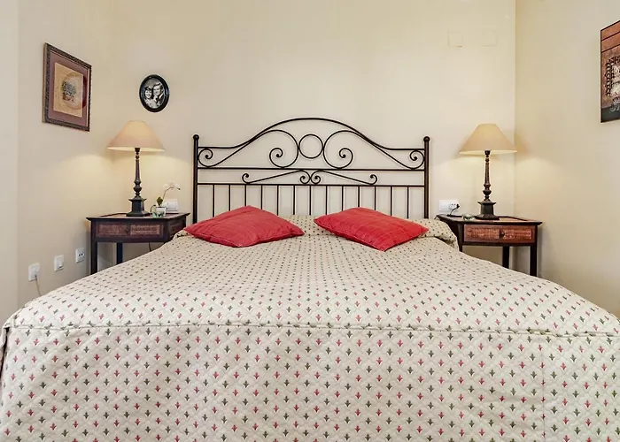 Seaside 3 Bedroom Penthouse Next To The In San Pedro * 马尔韦利亚