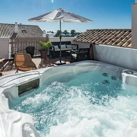 Seaside 3 Bedroom Penthouse Next To The In San Pedro 아파트 *